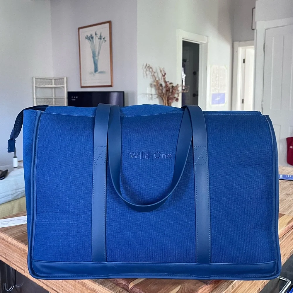 Wild One pet carrier in navy